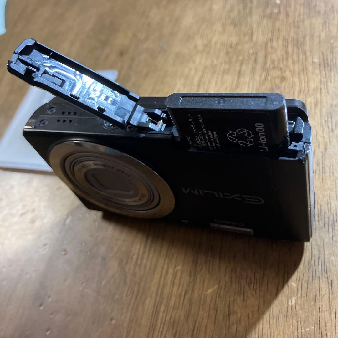 CASIO EXILIM EX-ZS5 デジタルカメラ　バッテリー2個充電器付き