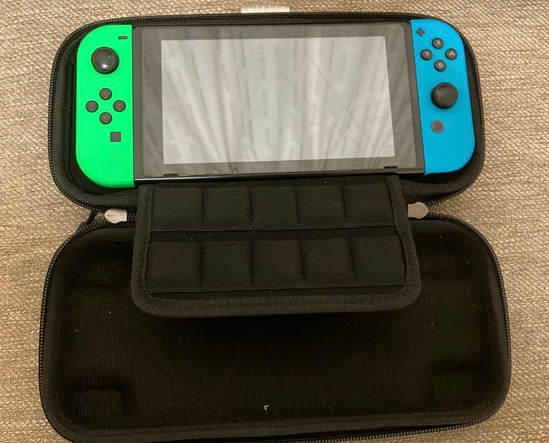 Nintendo Switch 本体（ケース、ドック、ジョイコングリップ付き）