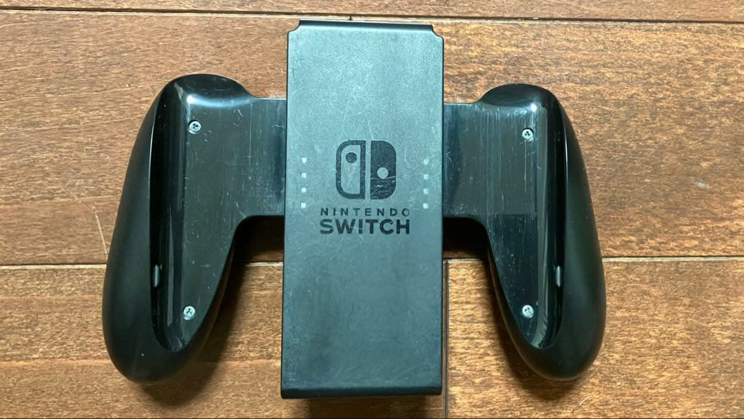 Nintendo Switch 本体（ケース、ドック、ジョイコングリップ付き）