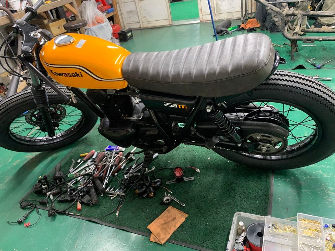Kawasaki250TR用 カスタムシート 新品 張り替え済み 純正ベース使用
