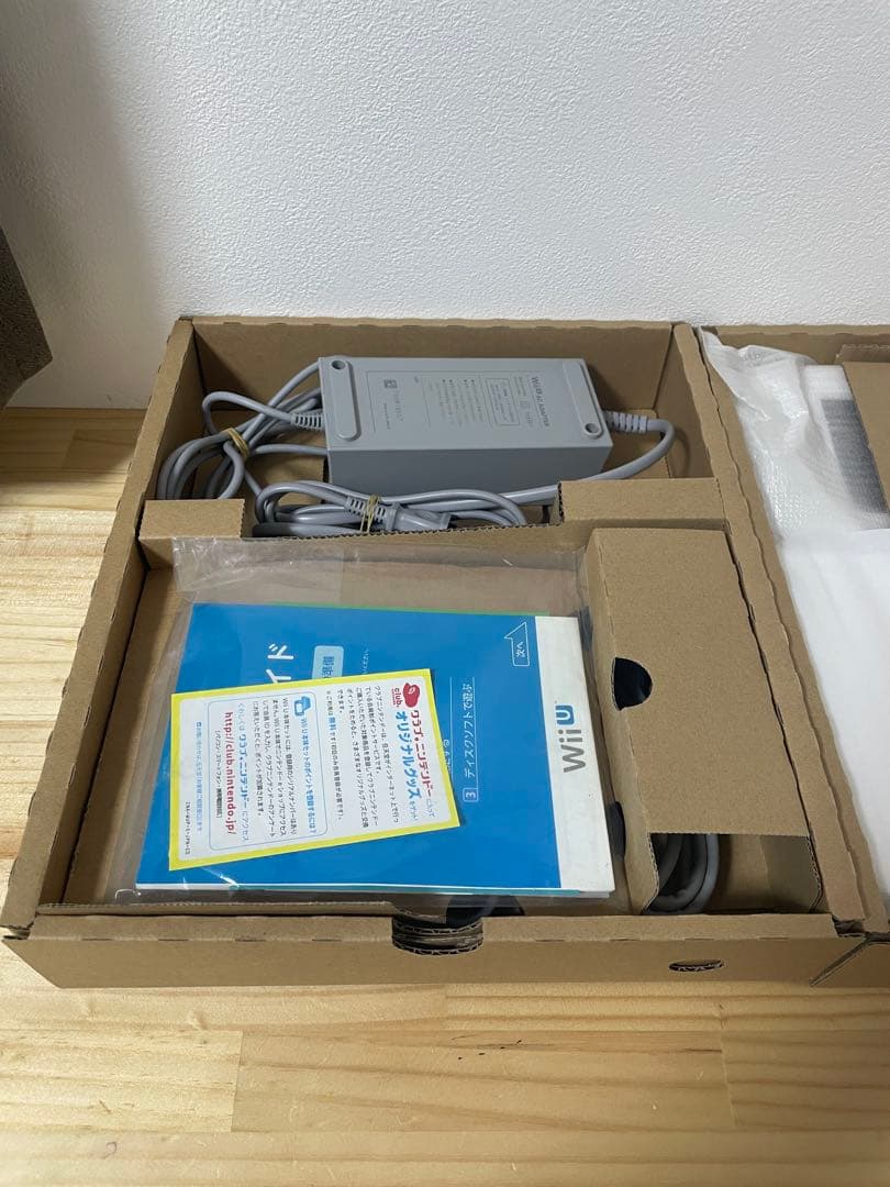 Nintendo WII U ベーシックセット（コントローラー&ソフト3本付き）