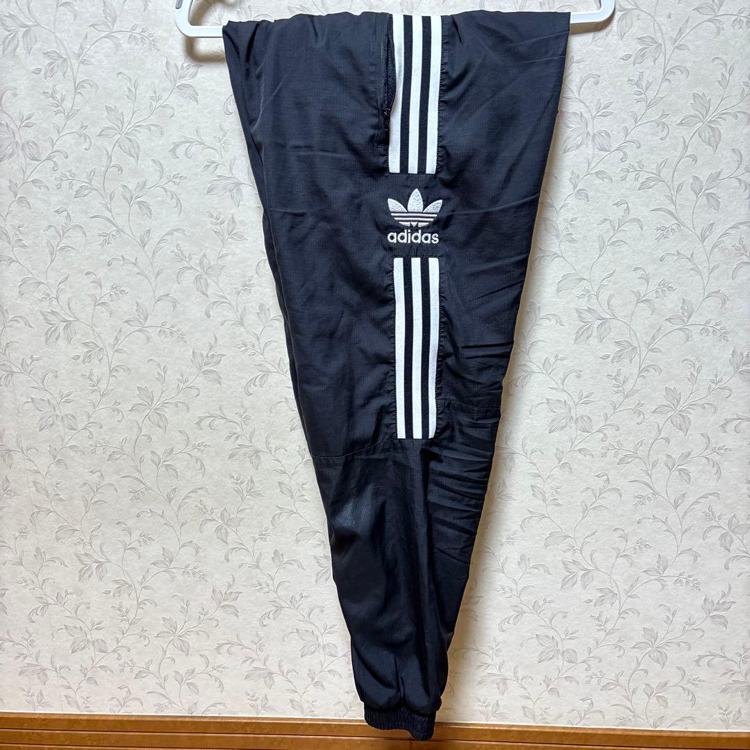 adidas ブラックジャージセットアップ　ズボンSサイズ、上着Mサイズ