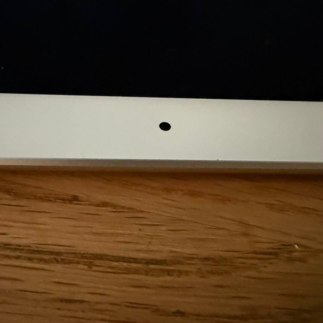 R*0様 Apple iPad Air 第3世代256GB Wi-Fiモデル　シ