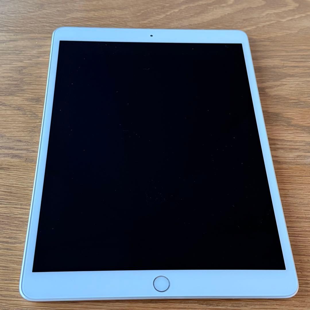 R*0様 Apple iPad Air 第3世代256GB Wi-Fiモデル　シ