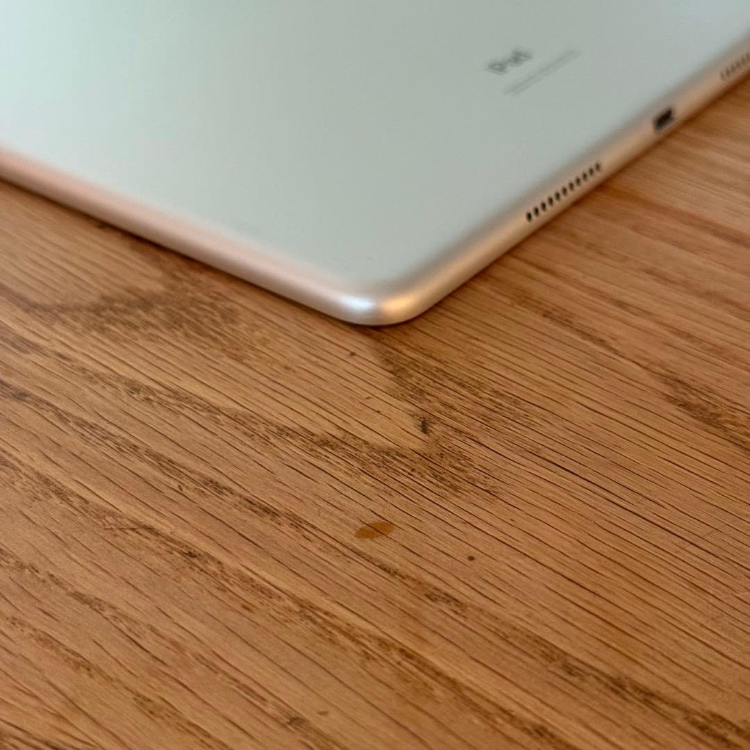 R*0様 Apple iPad Air 第3世代256GB Wi-Fiモデル　シ