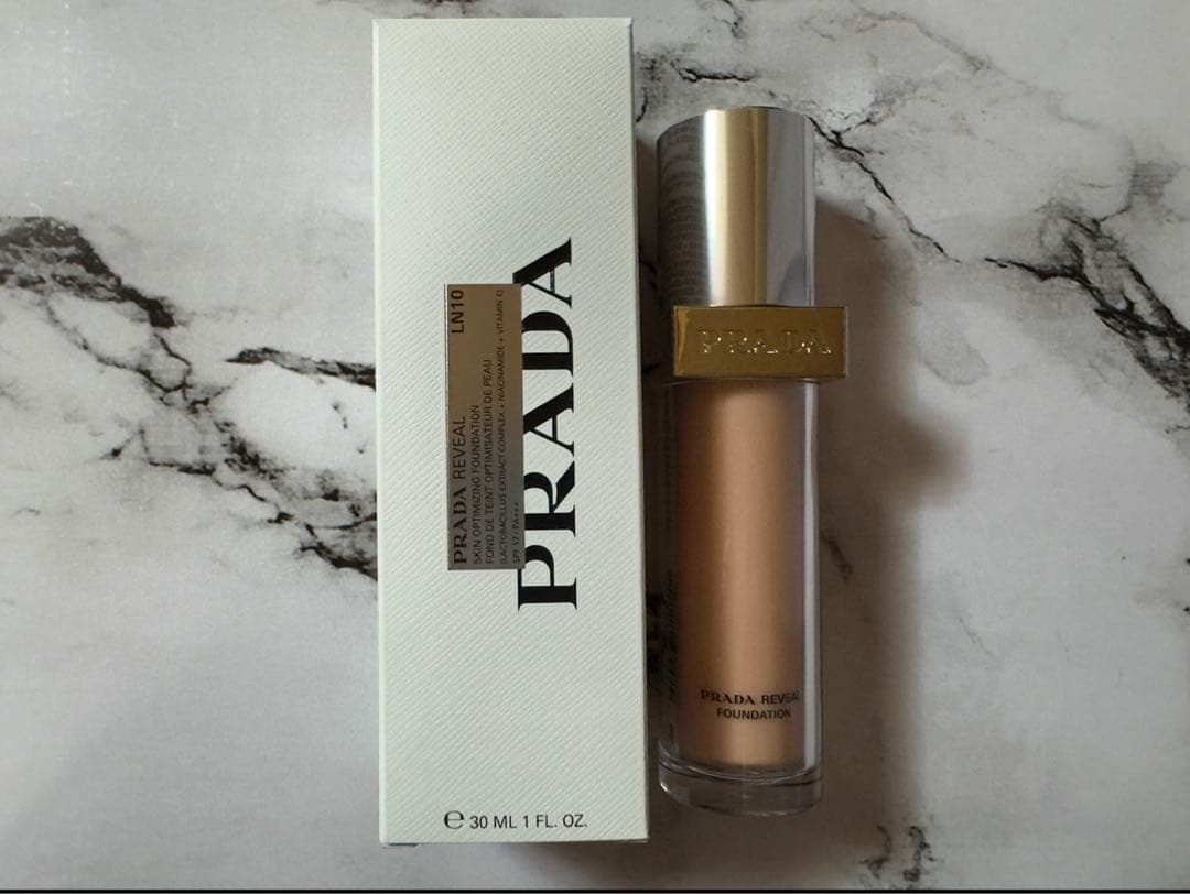 PRADA リヴィールスキンファンデーション LN10 新品未使用品 プラダ