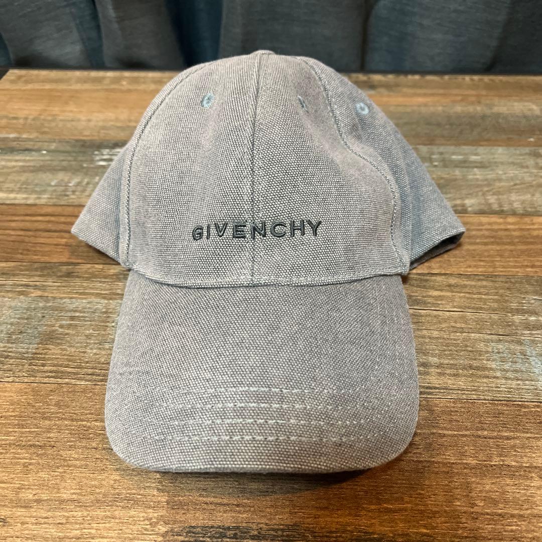 GIVENCHY グレー キャップ