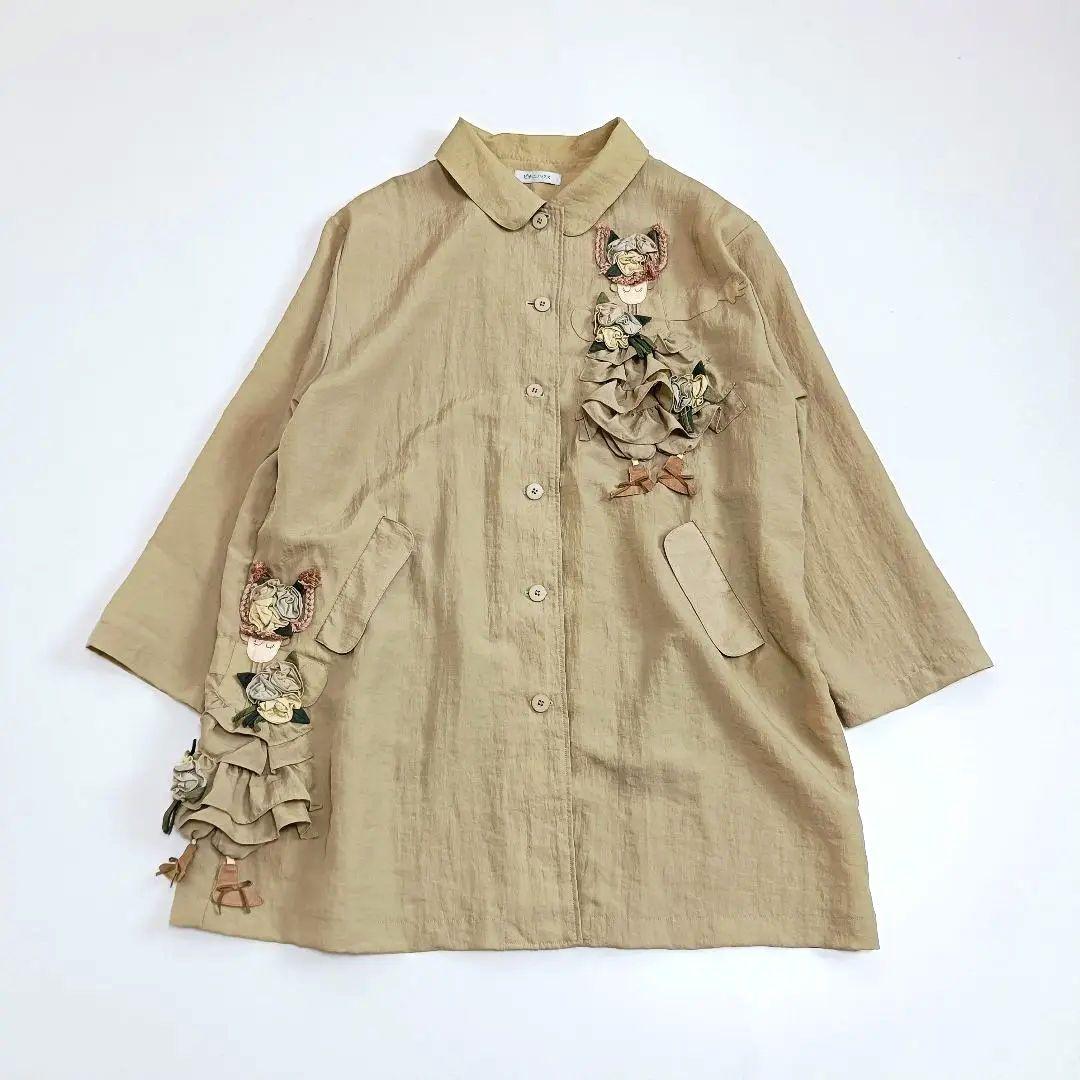 ピオニハウス 可愛い立体女の子と花モチーフ 刺繍 スプリングナイロンコート