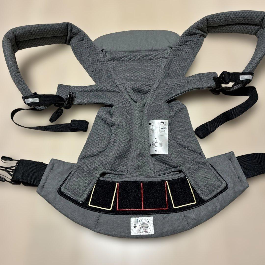 美品！エルゴオムニブリーズ　グラファイトグレー　抱っこ紐　ergobaby