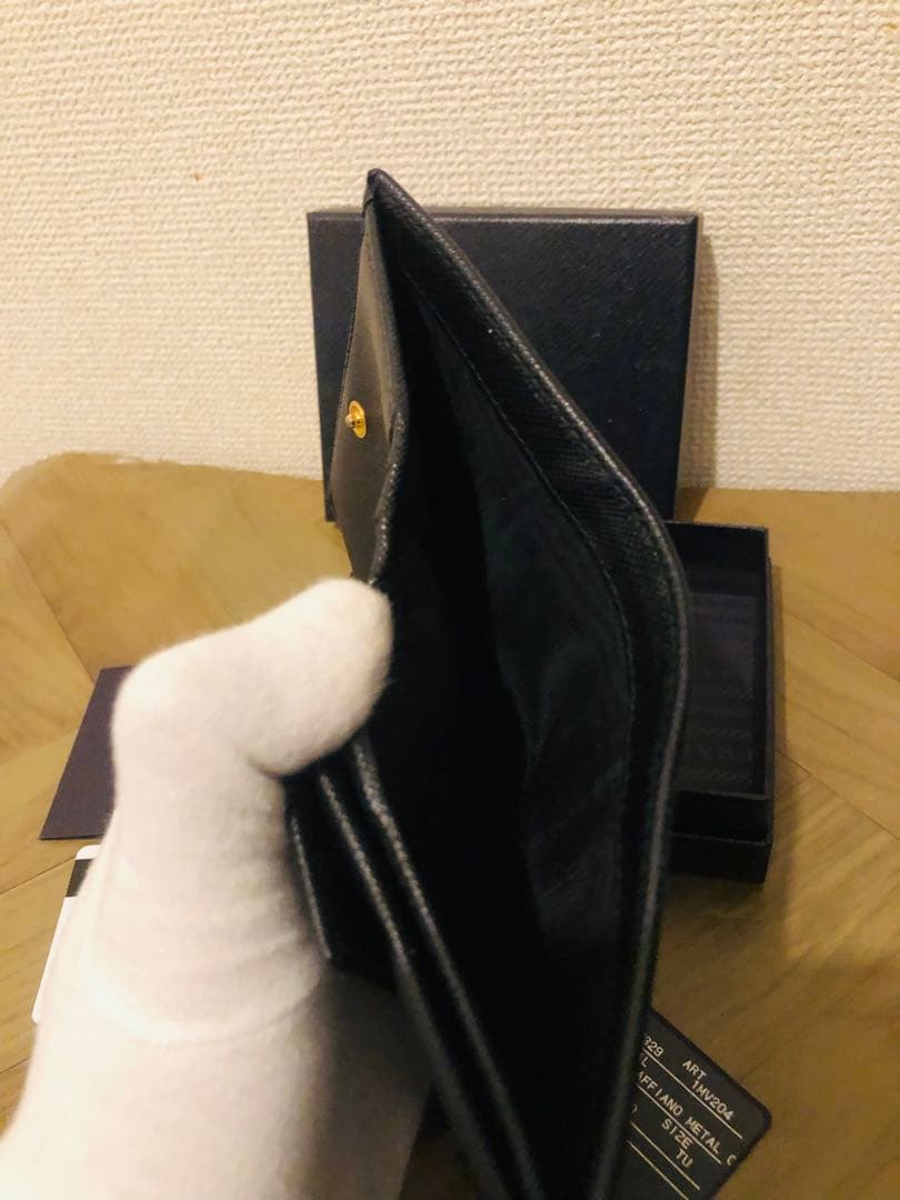 PRADA サフィアーノレザー 二つ折り財布 ブラックICチップ(RFID)搭載