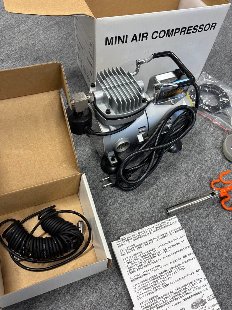 ミニエアーコンプレッサー新品未使用