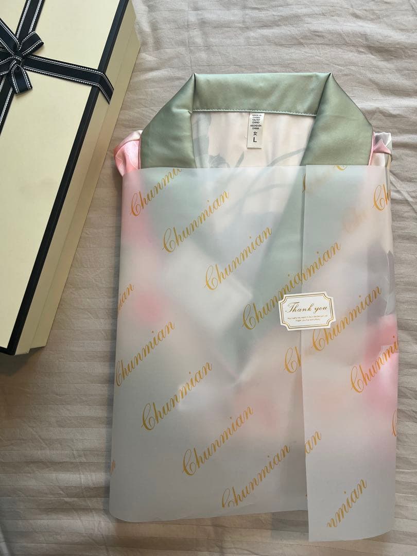 【箱なし】新品　中国お土産　100%シルク 花模様　パジャマ L 上下セット