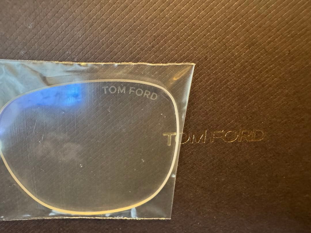 TOM FORD ライトピンクカラーレンズ　ブルーライトカットレンズ付