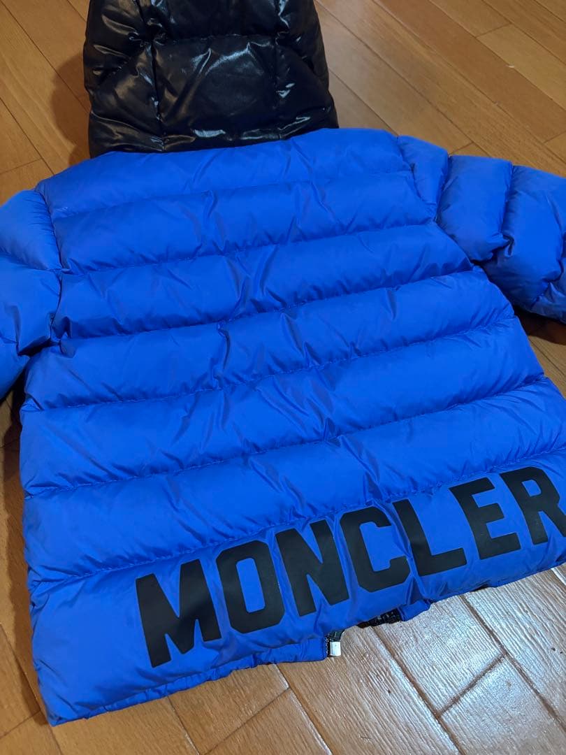 MONCLER フード付きダウンジャケット