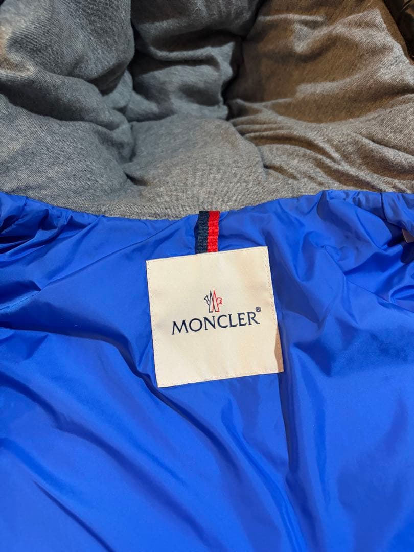 MONCLER フード付きダウンジャケット