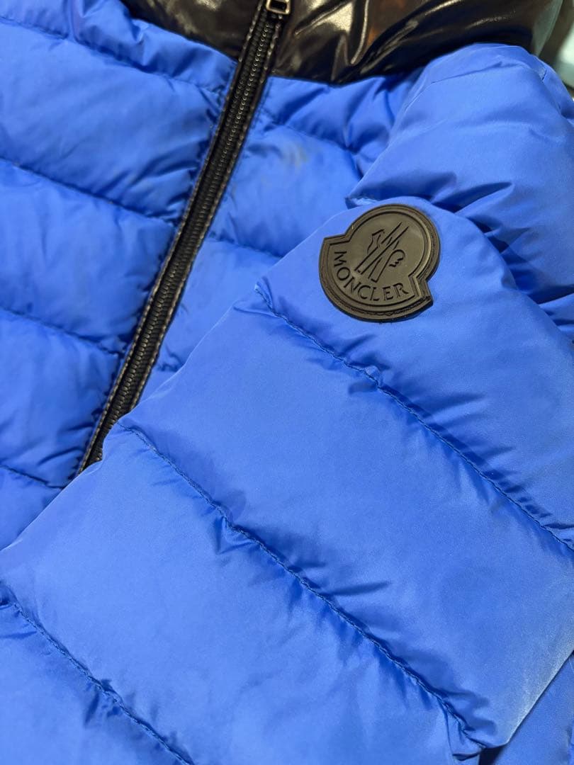 MONCLER フード付きダウンジャケット