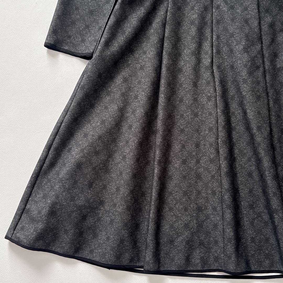 TOCCA クローバー柄　洗える　ひざ丈ワンピース　美ライン　濃いグレー