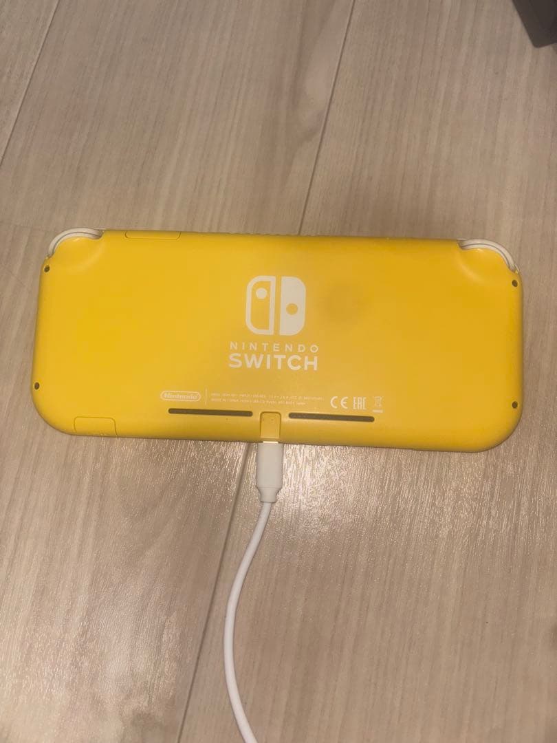 Nintendo Switch Lite yellow ピンクケース付き