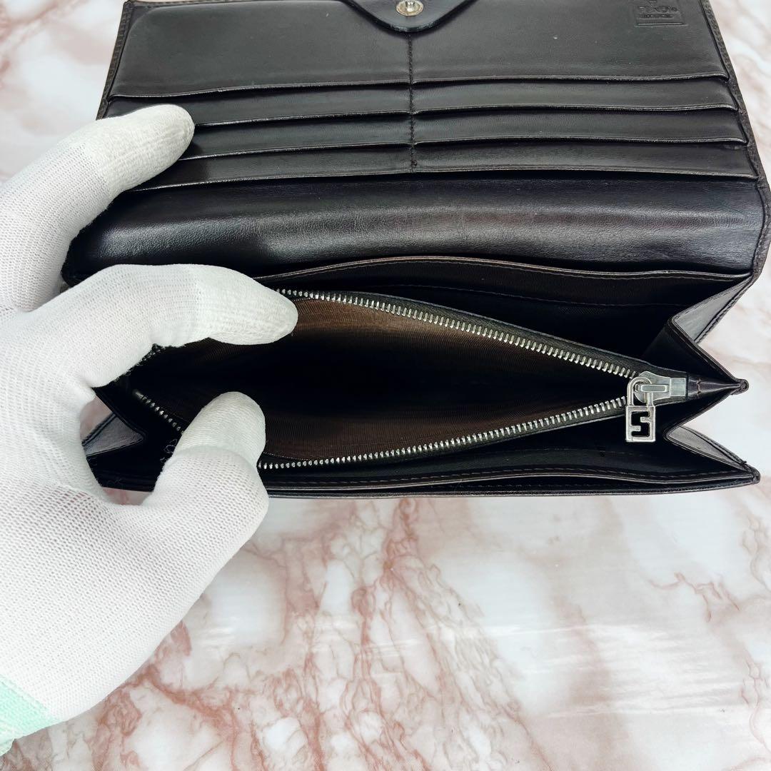 50【極美品】FENDI 二つ折り財布 長財布