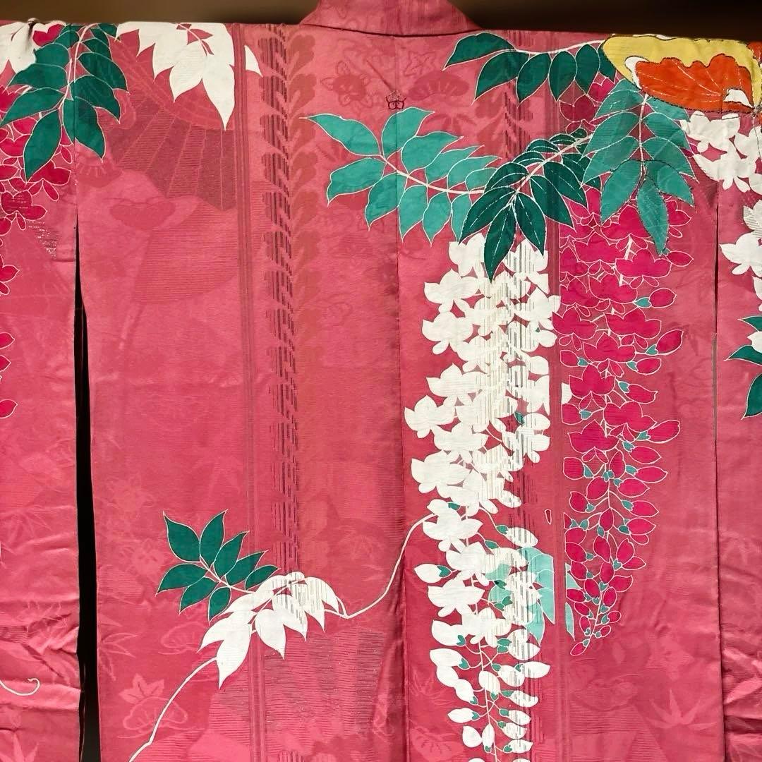 中振袖　アンティーク　正絹　￼藤の花や蝶の柄　奥の柄は、古典柄　刺繍あり