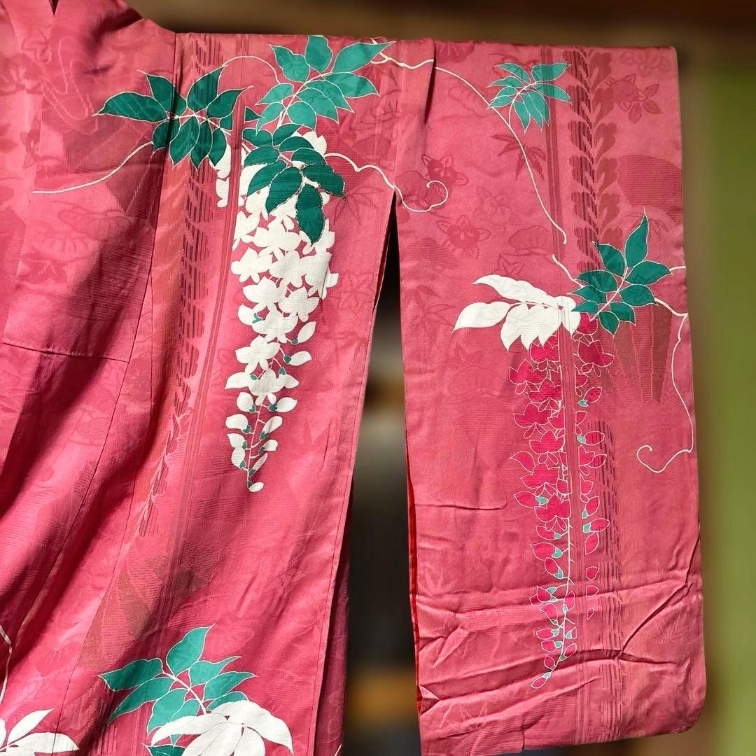 中振袖　アンティーク　正絹　￼藤の花や蝶の柄　奥の柄は、古典柄　刺繍あり