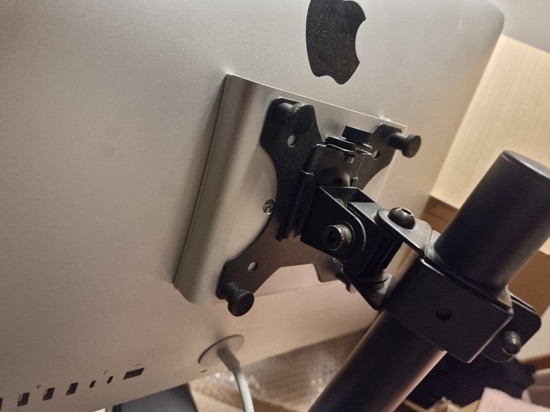 iMac 21.5 4K Core i5 / 8GB / 1TB 2019　本体