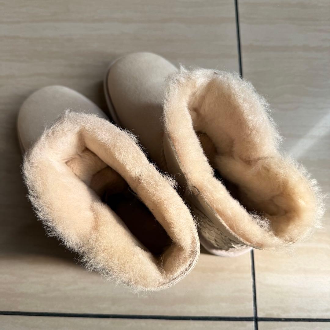 【新品未使用！訳アリ】 希少 UGG ミニ 鱗風ベイリーボタン ペルラ ※箱無し