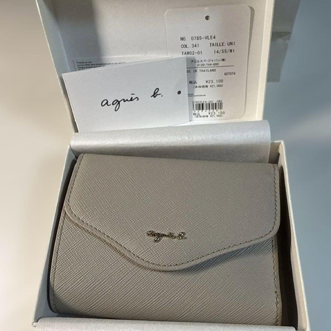 Agnis b. 二つ折り財布