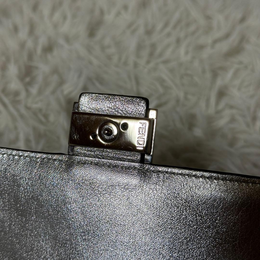 極美品✨FENDI フェンディ　折り財布　バゲット FFモチーフ　極希少カラー