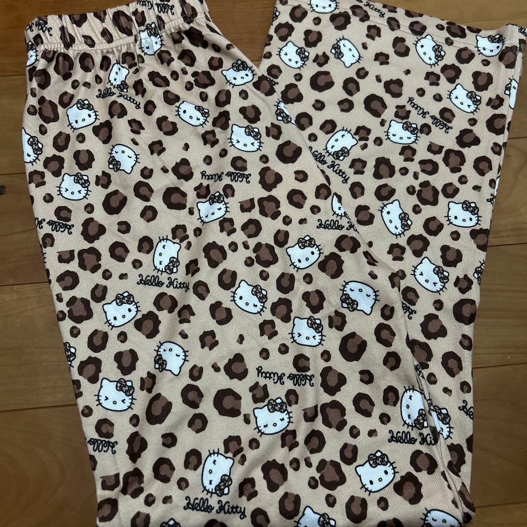 新品　ハローキティ　モコモコ　パジャマ　ヒョウ柄　上下セット　長袖　M〜L