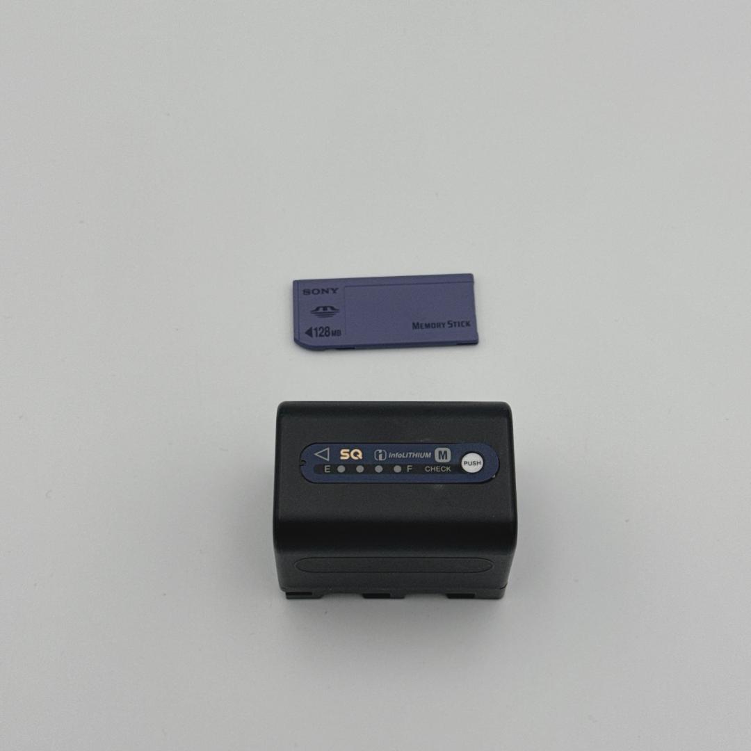 【良品】SONY ビデオカメラ MiniDVハンディカム DCR-TRV70