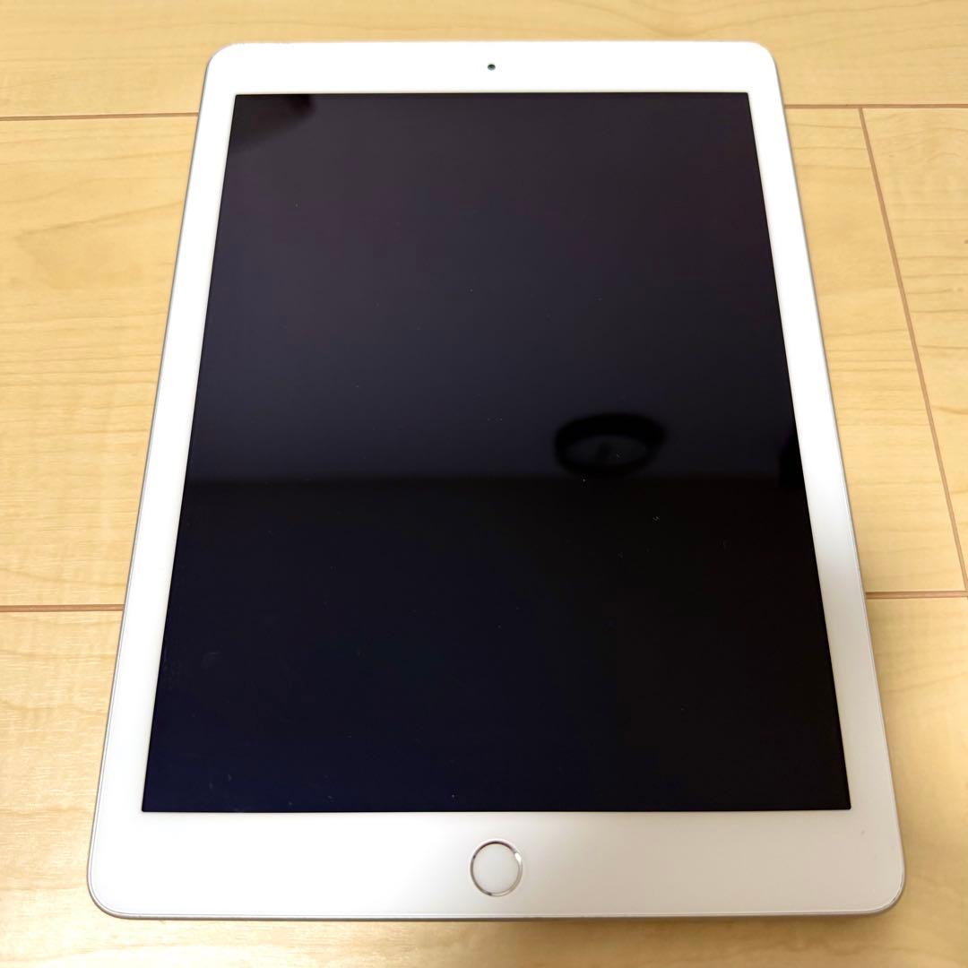 Apple iPad 第5世代 Wi-Fi + Cellular シルバー