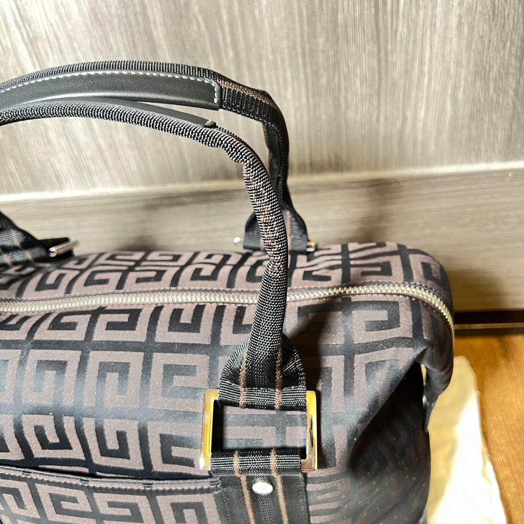 GIVENCHY ブラック ロゴ ハンドバッグ　ユニセックス