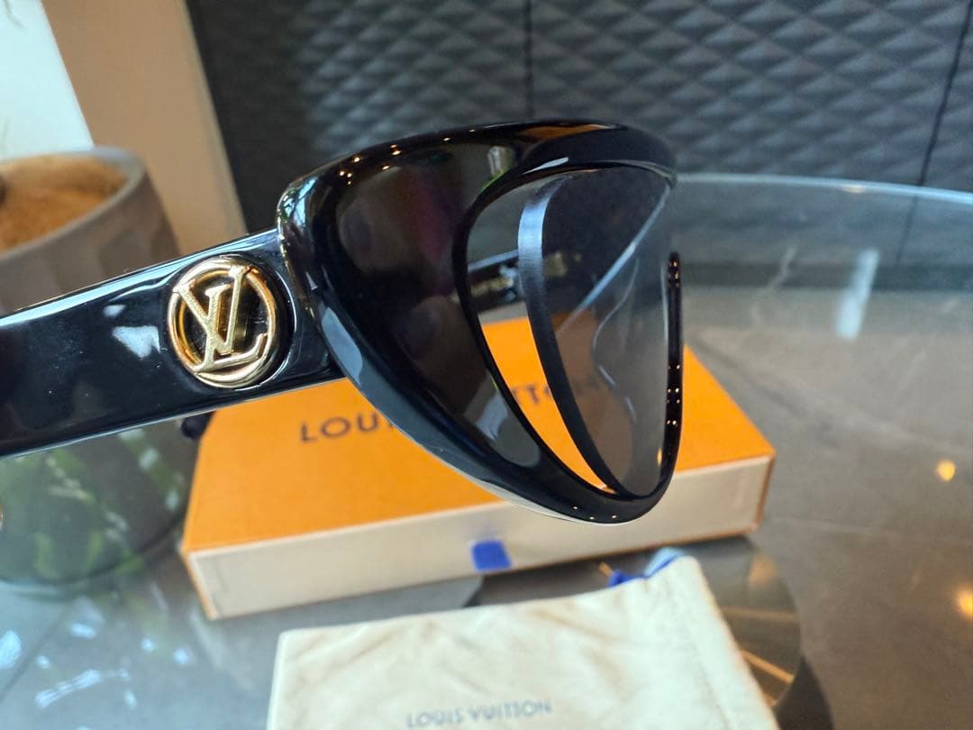 LOUIS VUITTON LV スプリット キャットアイ サングラス