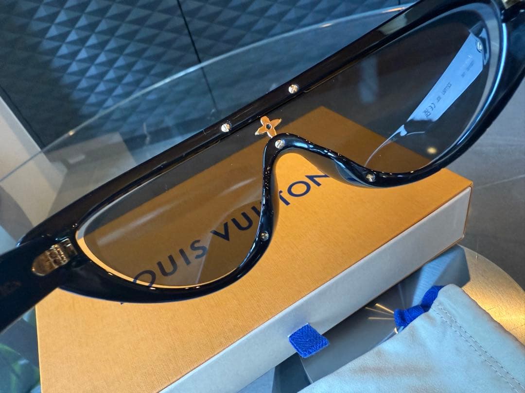 LOUIS VUITTON LV スプリット キャットアイ サングラス