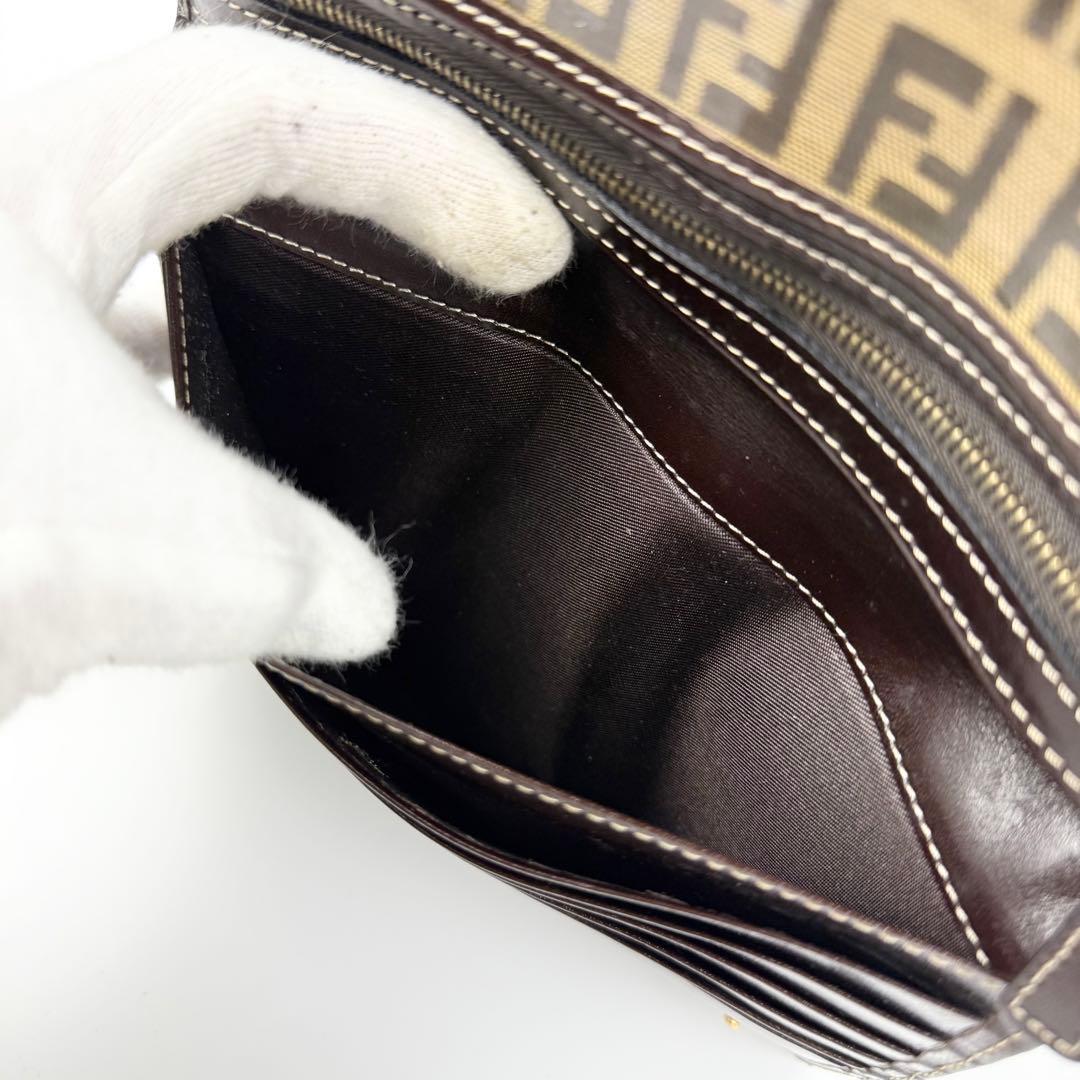 【美品】FENDI フェンディ 二つ折り財布 ズッキーノ レザー カーキ系