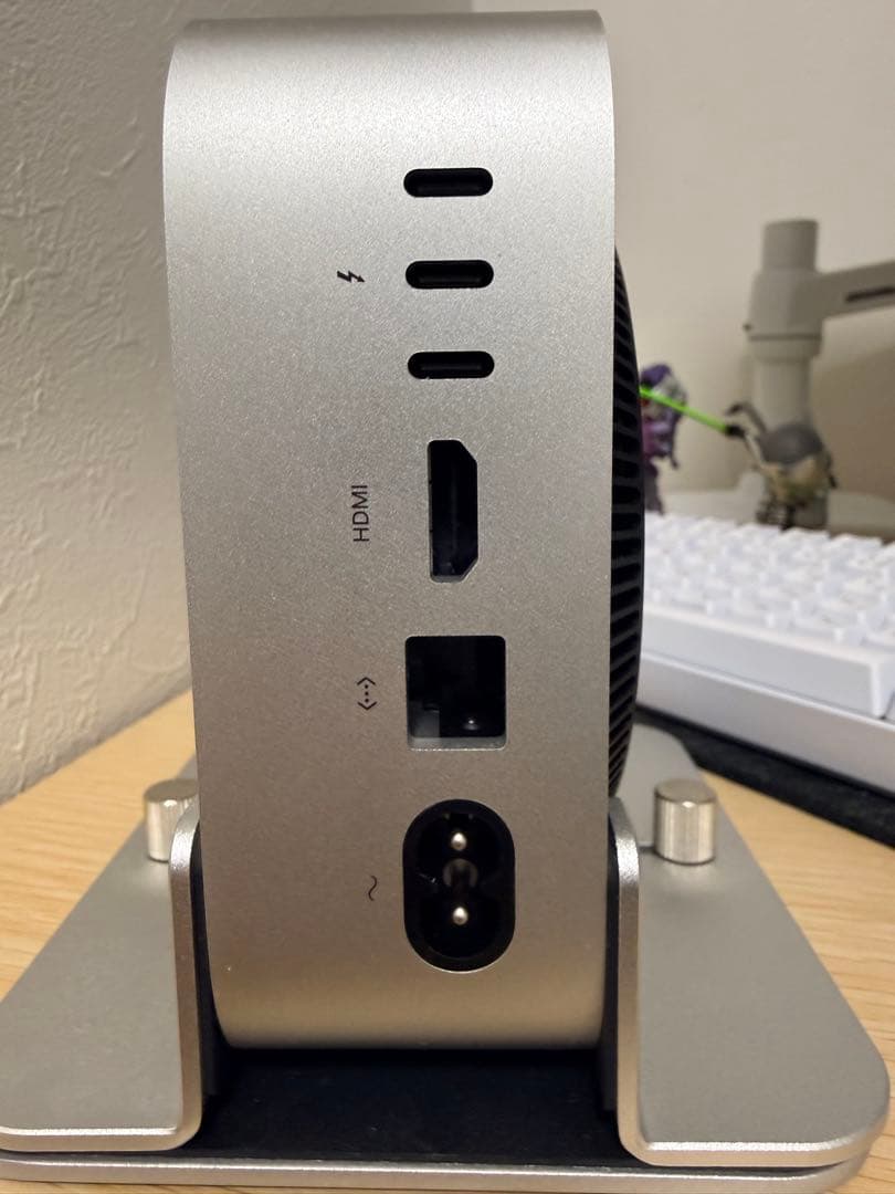 M4 Mac mini 256gb＋スタンド＋HDMIケーブル　＋USBポート