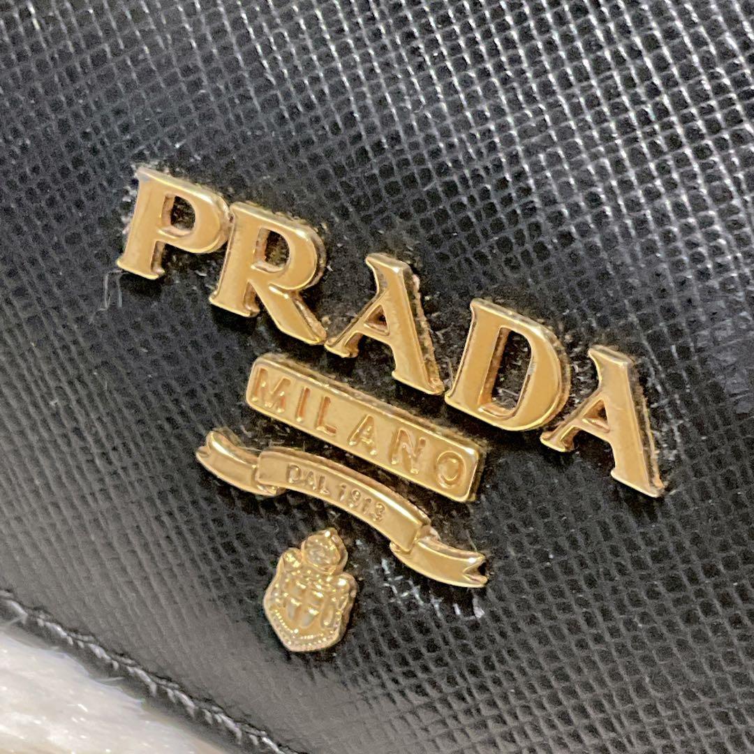 ♡美品♡PRADA プラダ 二つ折り財布 サフィアーノ ブラック 金具 ロゴ