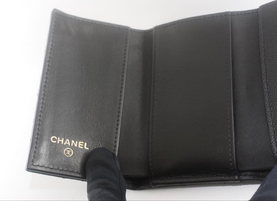 シャネル＊CHANEL＊キャビアスキン＊マトラッセ＊三つ折り財布＊ブラック＊ココ