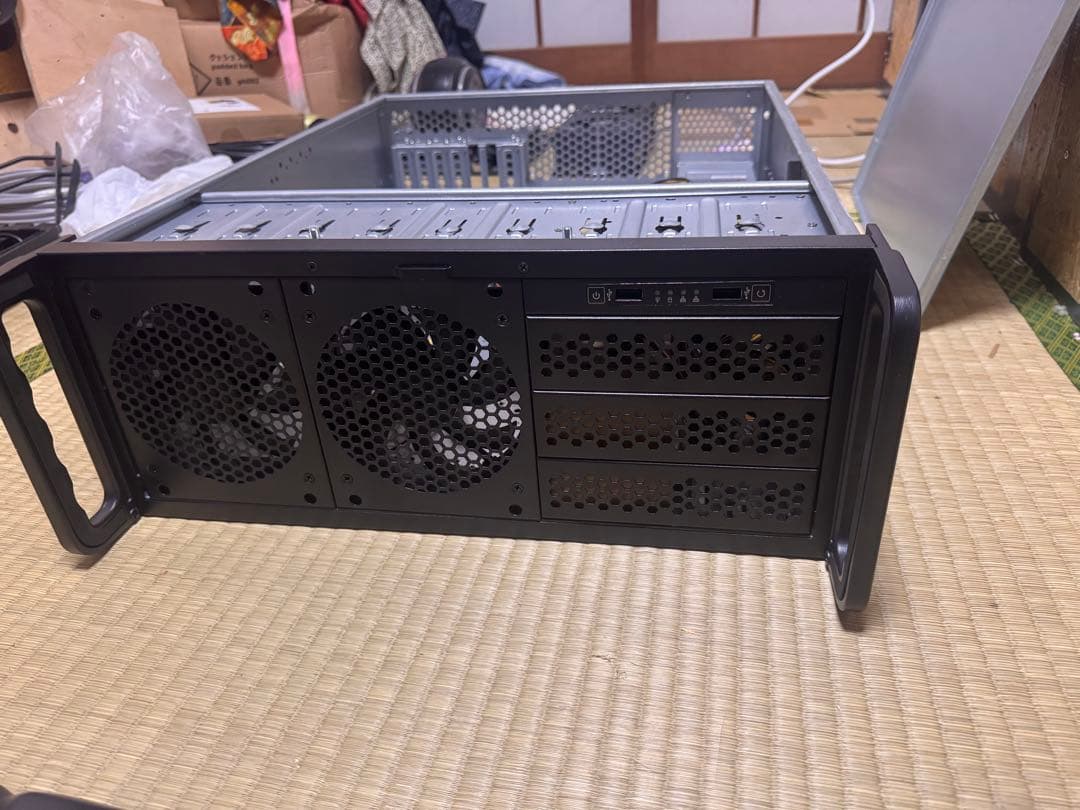 PCケース　サーバー用　ケースのみ×1 ラストです