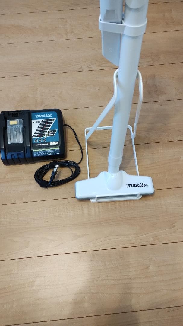 マキタ掃除機 CL141FD　バッテリー　スタンド付き