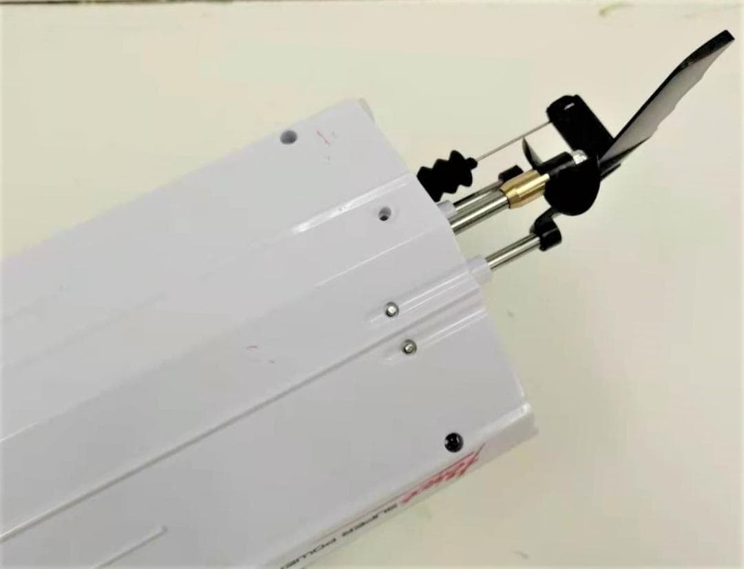 HJ806 2.4GHz ラジコンボート 赤　最高時速30キロ転覆復帰機能付