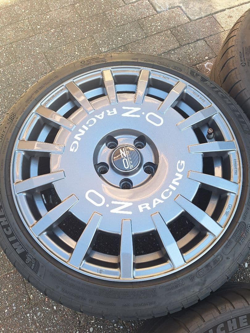 タイヤ・ホイール OZ Rally Racing 18inch 8j+45