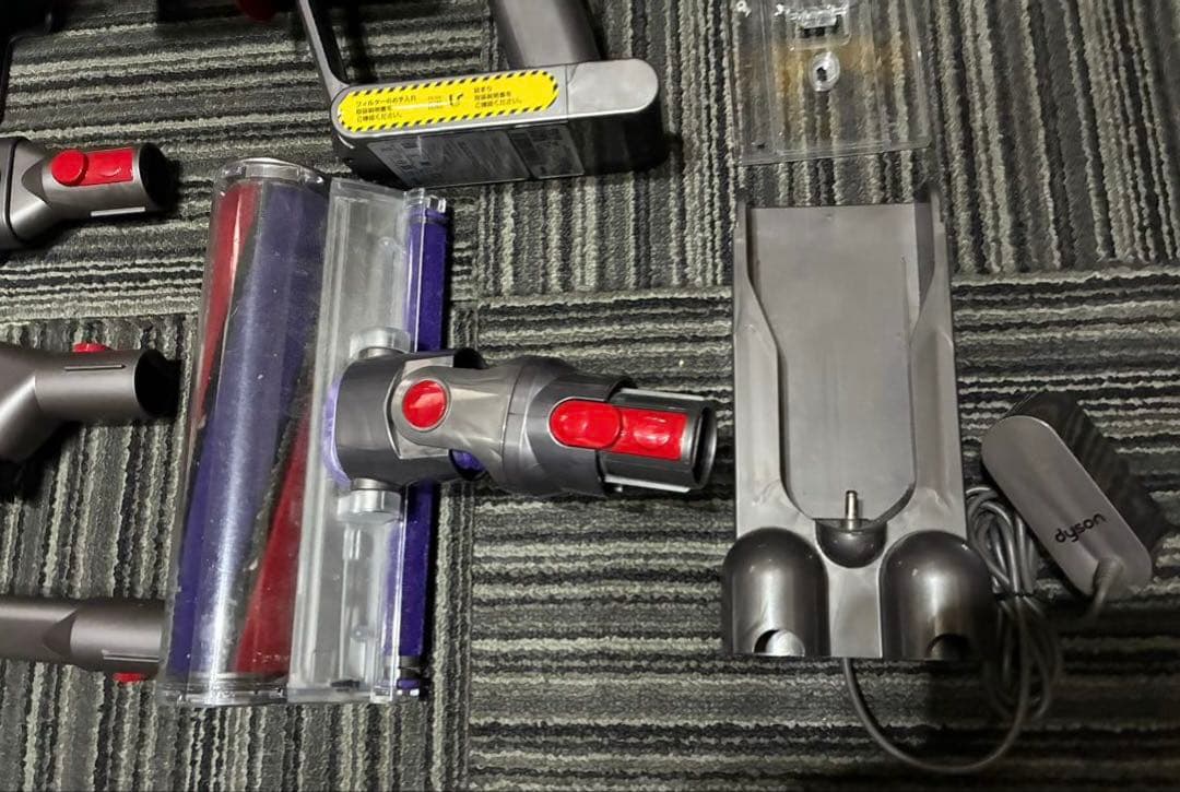 Dyson V10 Fluffy SV12コードレスクリーナー 付属品完備