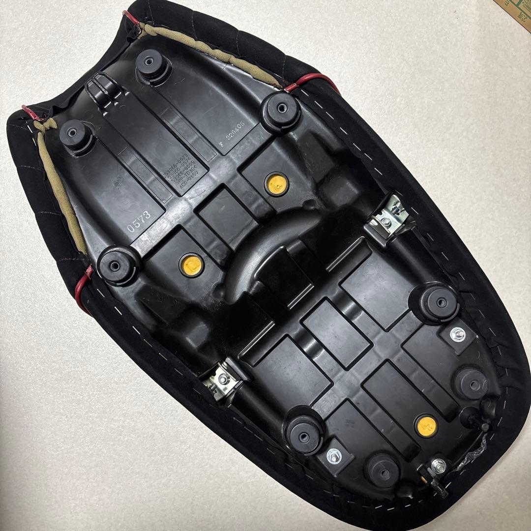 z900rs カスタムシート　ブラウンタックロール