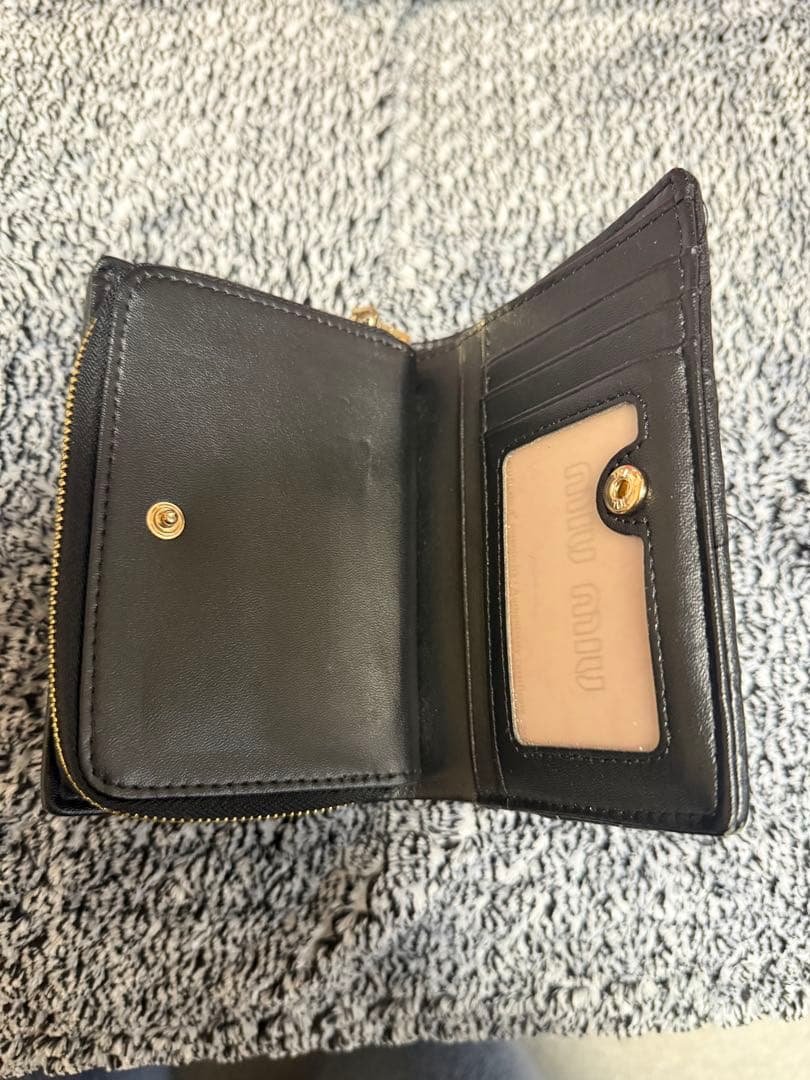 miumiu 2つ折り財布 黒
