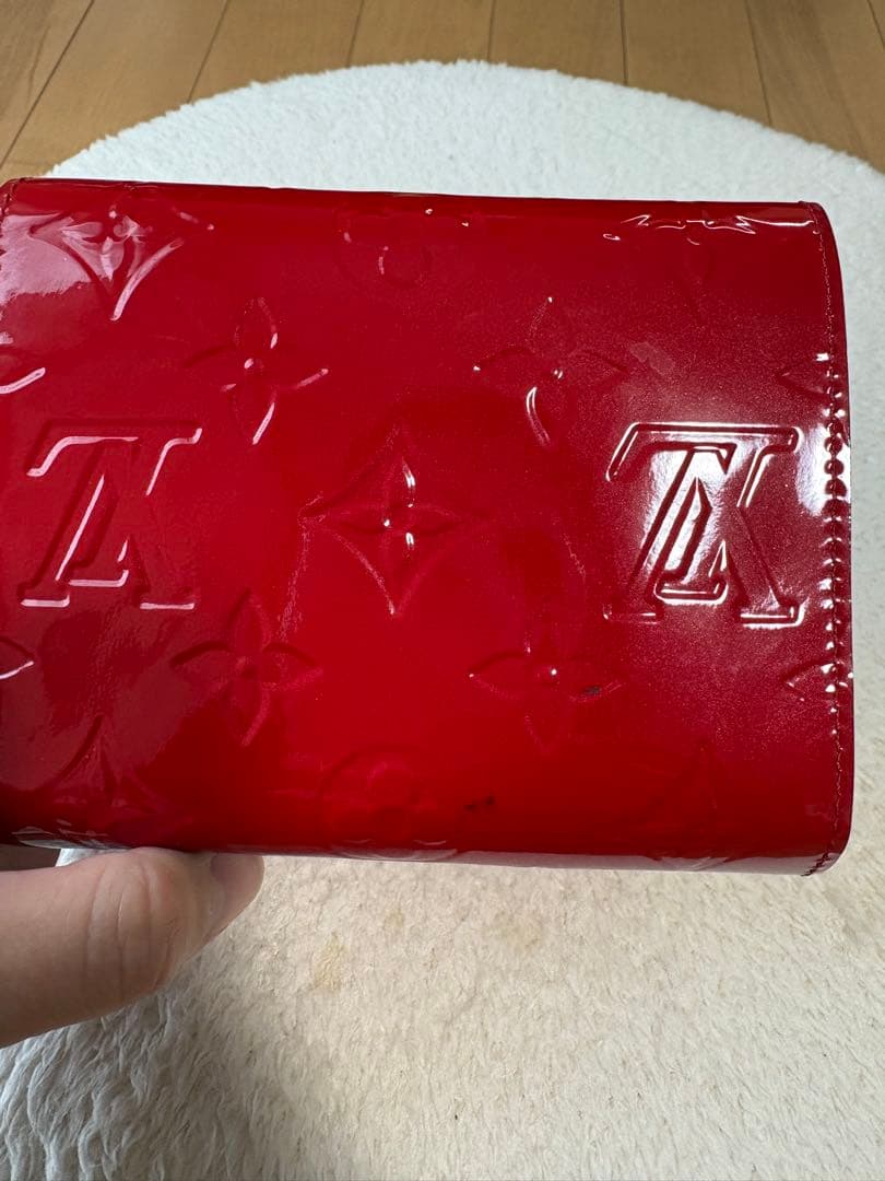 LOUIS VUITTON エナメル 二つ折り財布 レッド