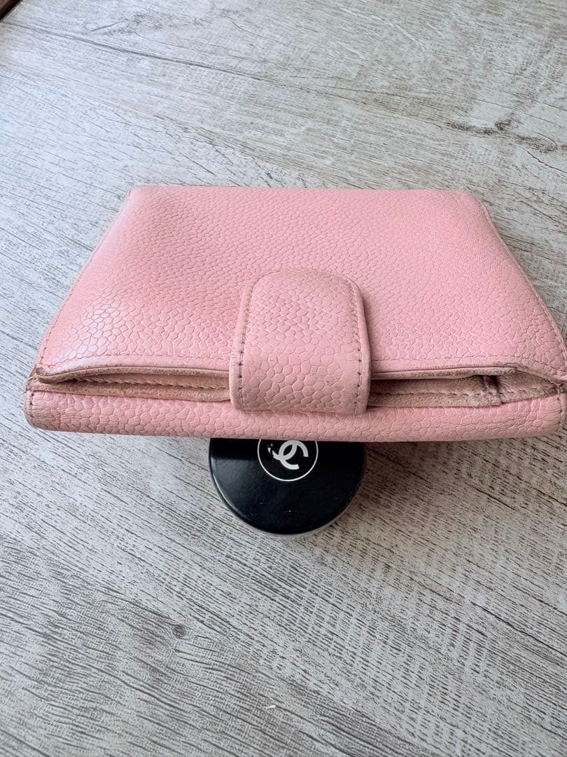 CHANEL 二つ折り財布 ピンク キャビアスキン