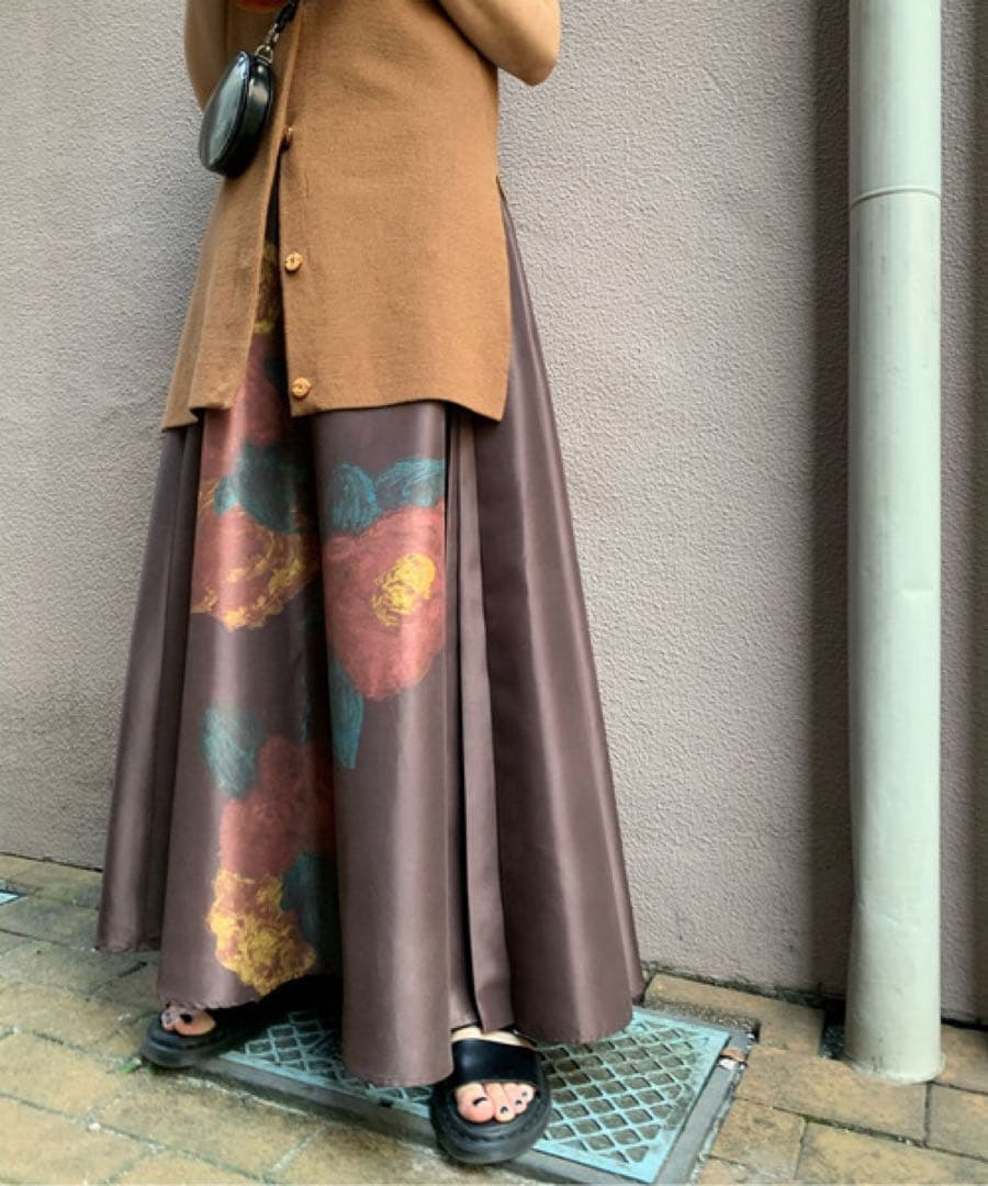 ELLIE ASYMMETRY PLEATS SKIRT アメリ ブラウン