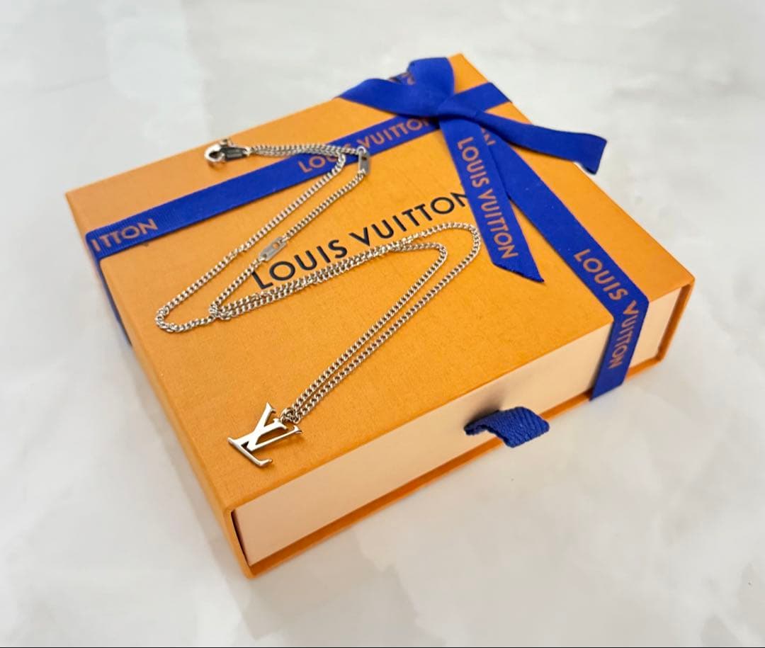 極美品✨ louis vuitton ルイヴィトン ペンダント LV モノグラム